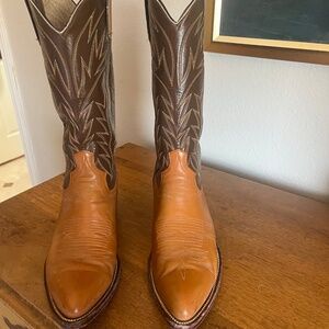 Men’s Vintage Cowboy Boots  Size 9D Brown shaft/tan foot Western